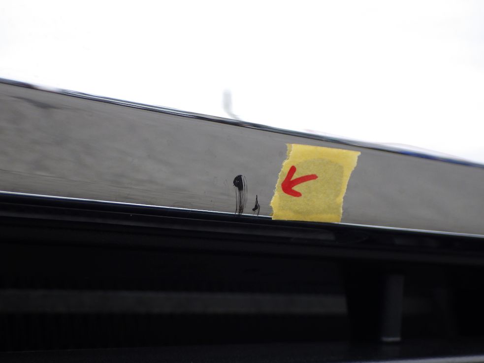 フロントパネルに小キズがあります。|日野 プロフィア 2DG-FW1AHCの写真17