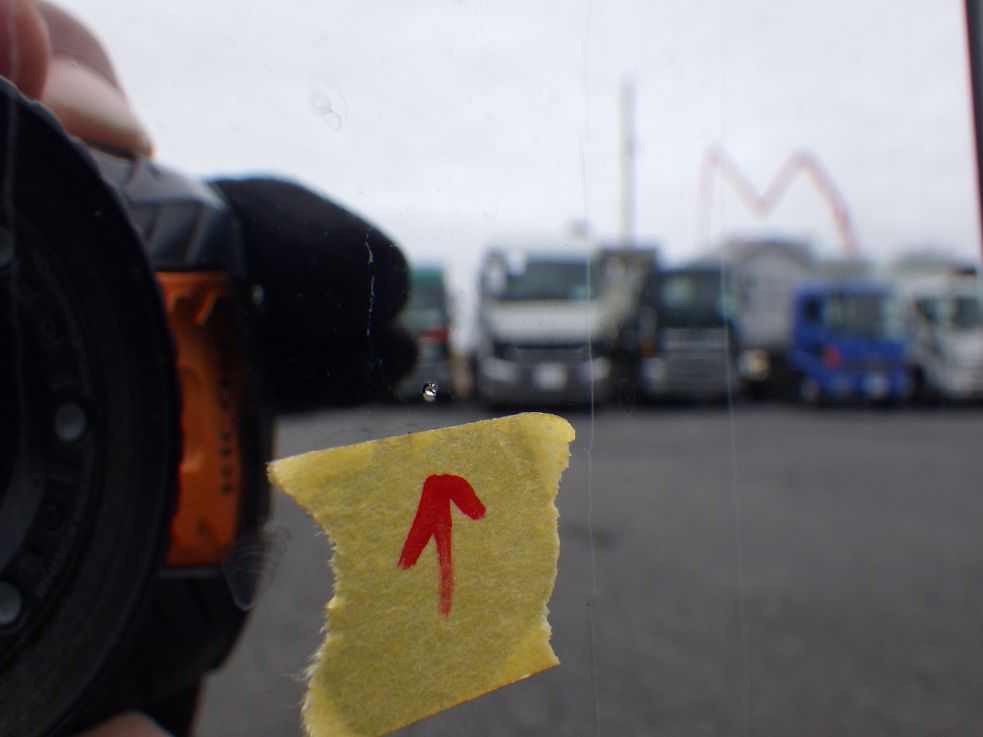 フロントバンパーに細かい飛び石キズがあります。|日野 プロフィア 2DG-FW1AHCの写真19