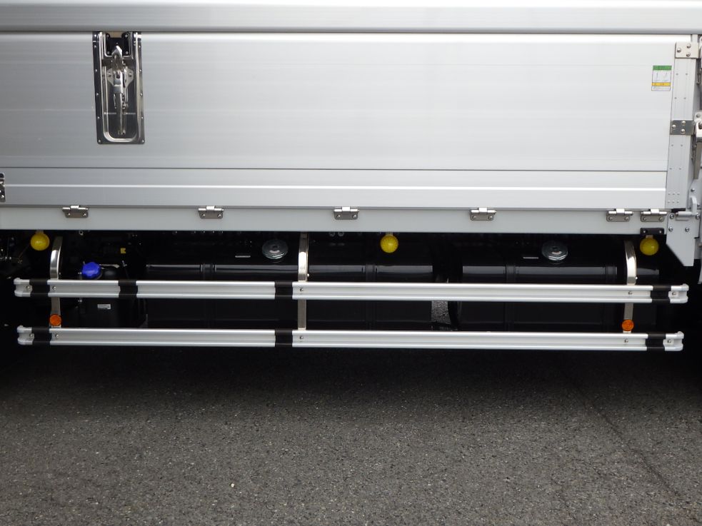 燃料タンクは３００LX２００Lです。|日野 プロフィア 2DG-FW1AHCの写真20