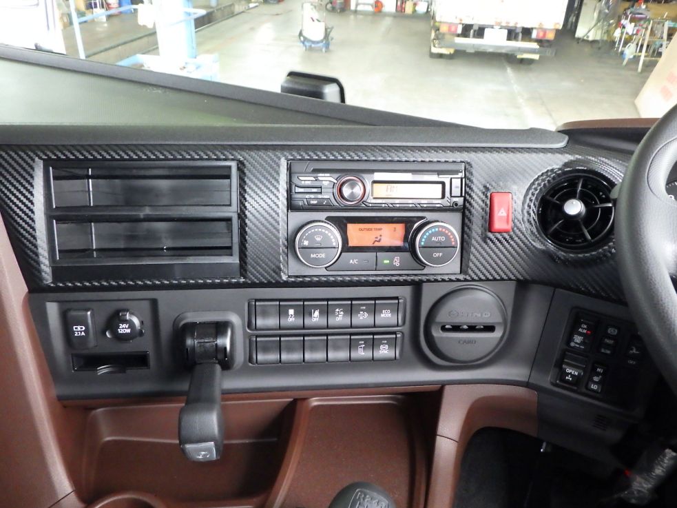 パネル周りの状態です。|日野 プロフィア 2DG-FW1AHCの写真28