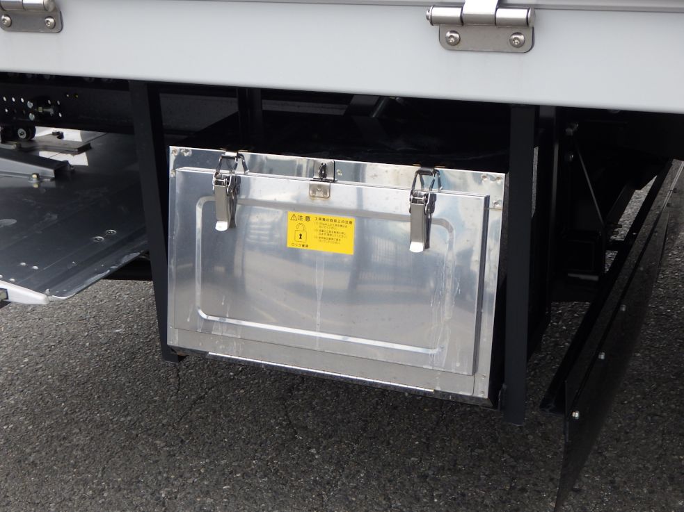 工具箱はステンレス製です。|日野 プロフィア 2DG-FW1AHCの写真44