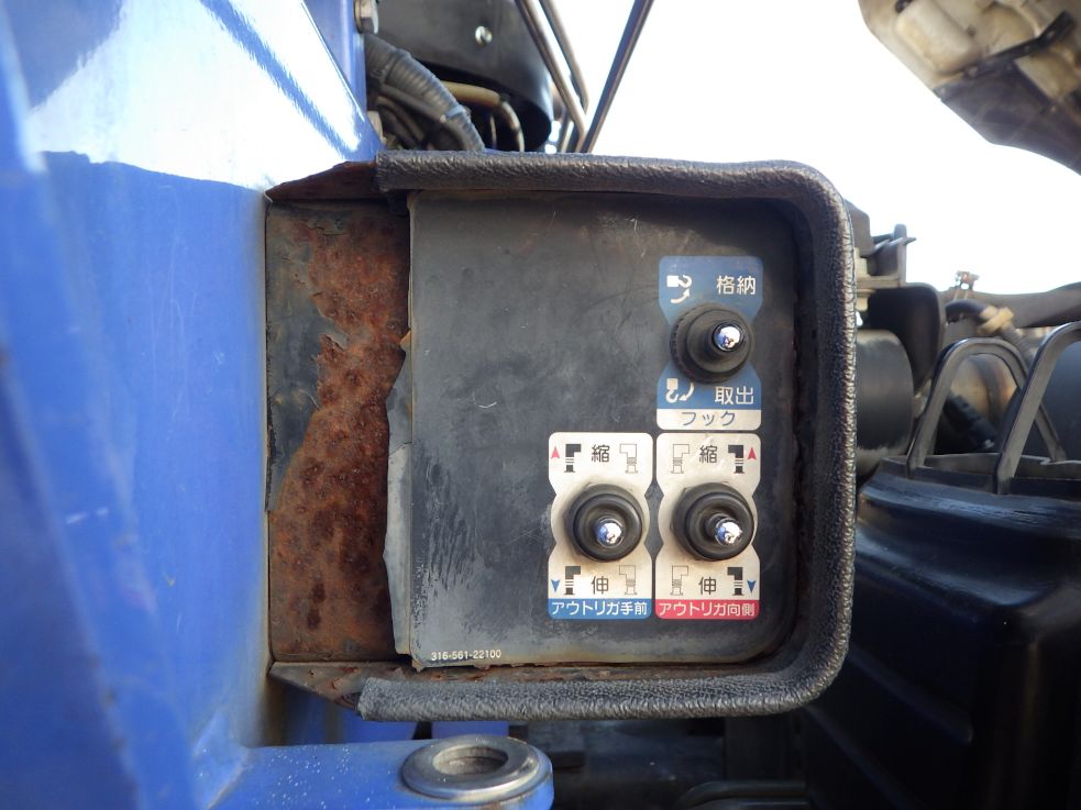 アウトリガーの操作スイッチです。|三菱 ファイター PDG-FK61Fの写真13
