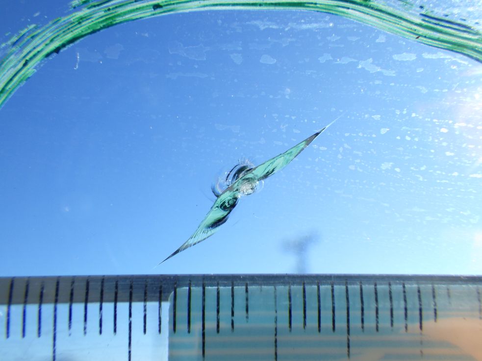 フロントガラスに飛び石キズがあります。|三菱 ファイター PDG-FK61Fの写真16