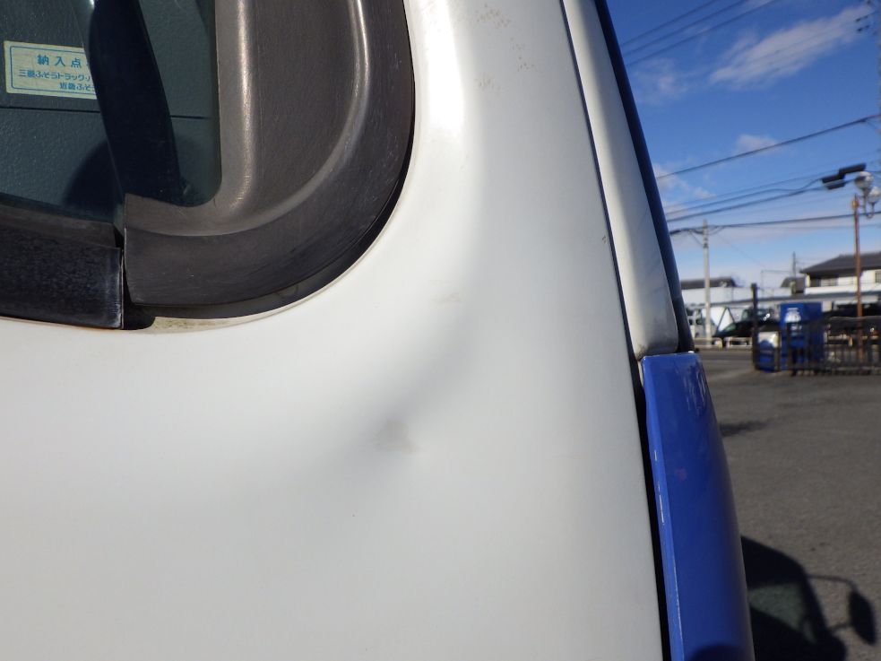 運転席側ドアにヘコミがあります。|三菱 ファイター PDG-FK61Fの写真24