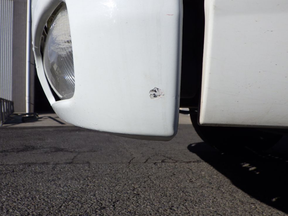 フロントバンパーの助手席側にキズがあります。|三菱 ファイター PDG-FK61Fの写真30