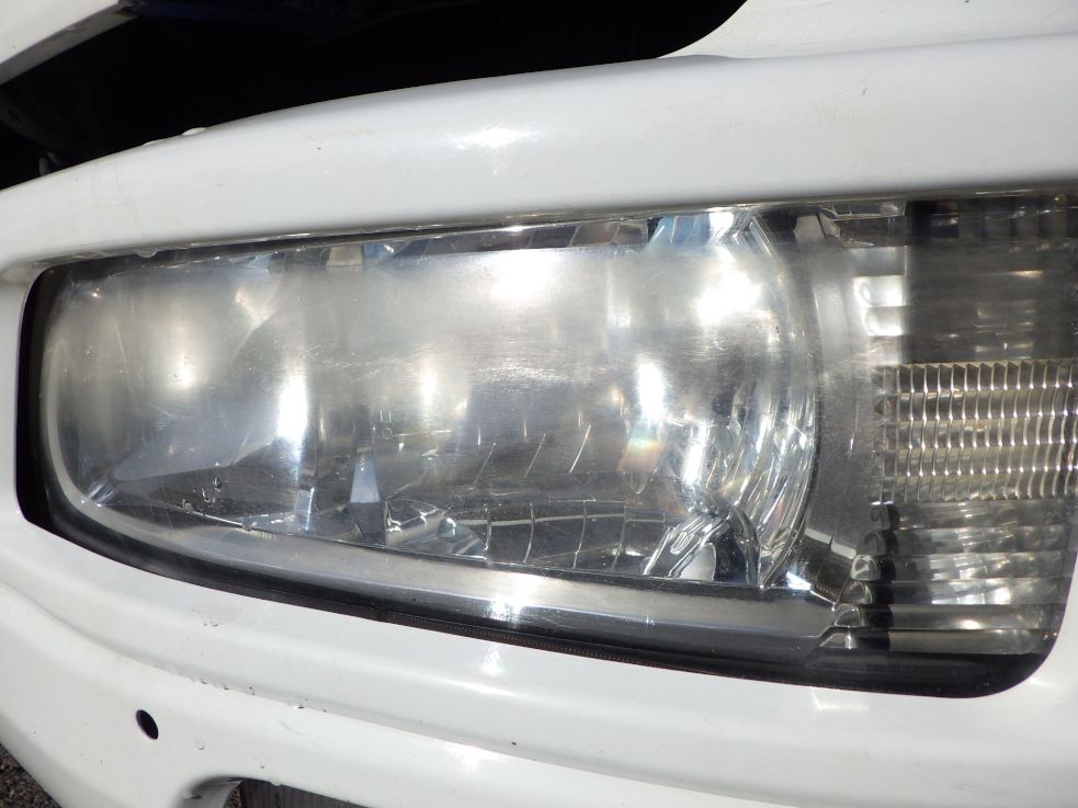 左右のヘッドランプレンズにクモリがあります。|三菱 ファイター PDG-FK61Fの写真31