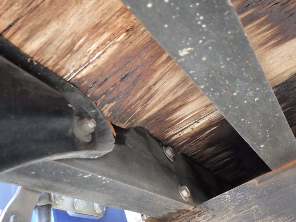 元床板に腐れがあります。|三菱 ファイター PDG-FK61Fの写真39