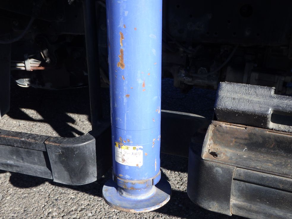 左右のアウトリガーにキズ・サビがあります。|三菱 ファイター PDG-FK61Fの写真41