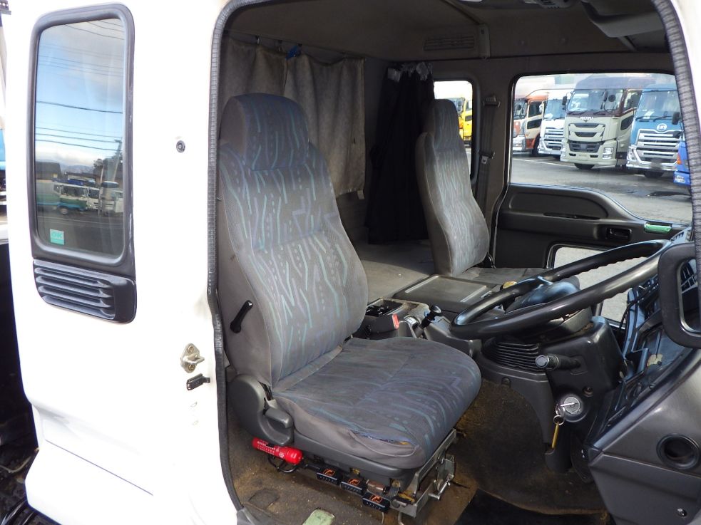 乗車定員は２名です。|いすゞ フォワード KL-FSR33K4Rの写真6