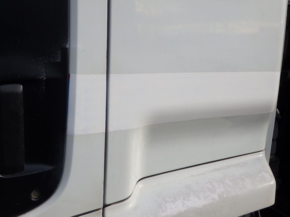 助手席側ドア・クォーターパネルにライン消し塗装してあります。|いすゞ フォワード KL-FSR33K4Rの写真28