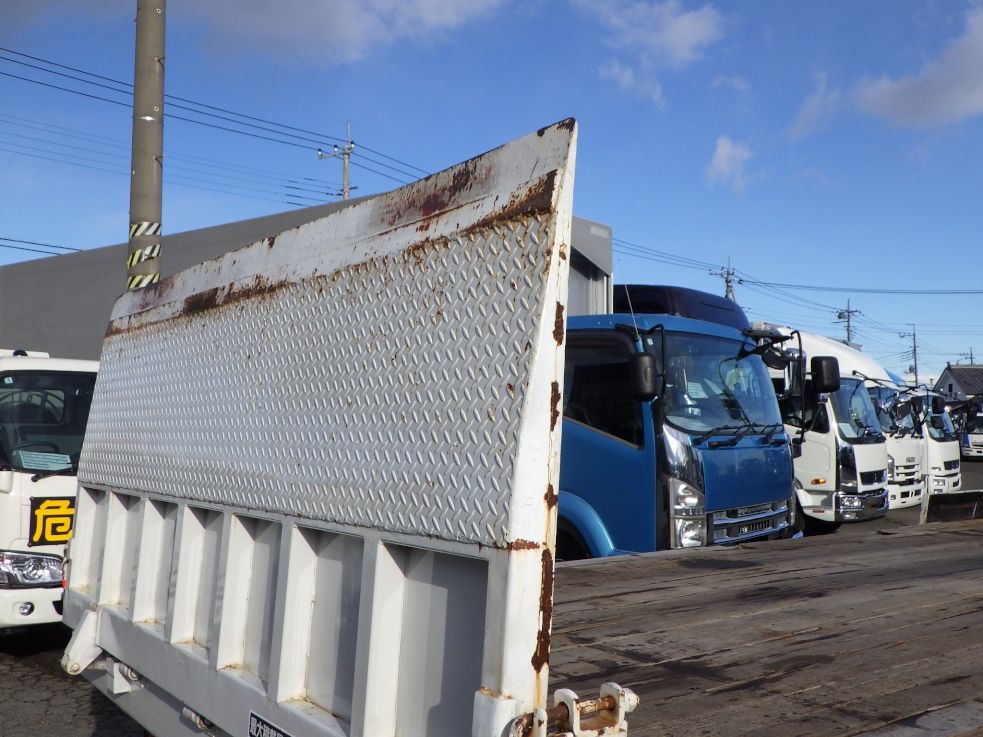 歩み板にキズ・サビがあります。|いすゞ フォワード KL-FSR33K4Rの写真42