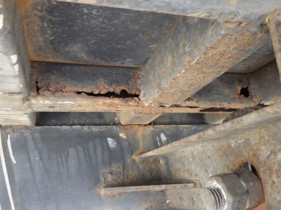 ボディー後方のネタに腐食があります。|いすゞ フォワード KL-FSR33K4Rの写真48