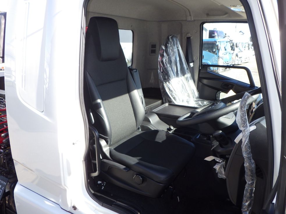 乗車定員は2名です。|三菱 ファイター 2KG-FK62FZの写真6