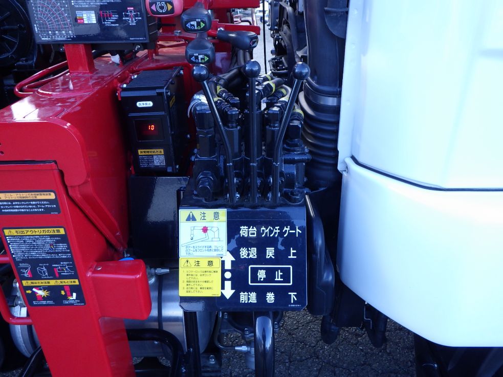 上物の操作レバーです。|三菱 ファイター 2KG-FK62FZの写真16