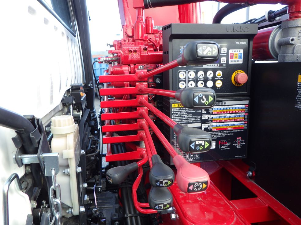 クレーンの操作レバーです。|三菱 ファイター 2KG-FK62FZの写真19