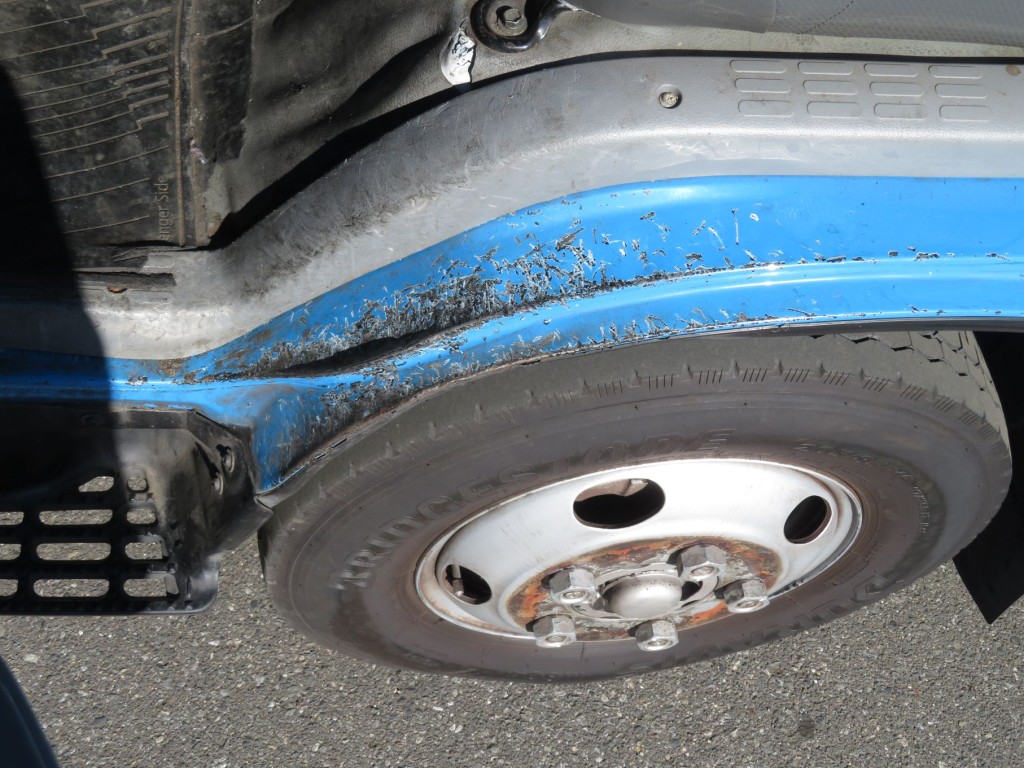 ドア開口部にキズがあります。（運転席側も同様です）|日野 デュトロ TKG-XZU600E(2WD)の写真19