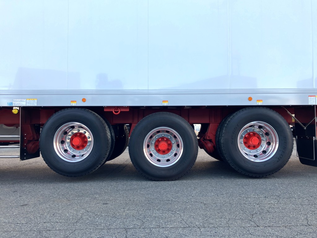 アクスルリフト付きです。（1軸目と3軸目が浮きます）|トレクス  VFR342DFの写真10