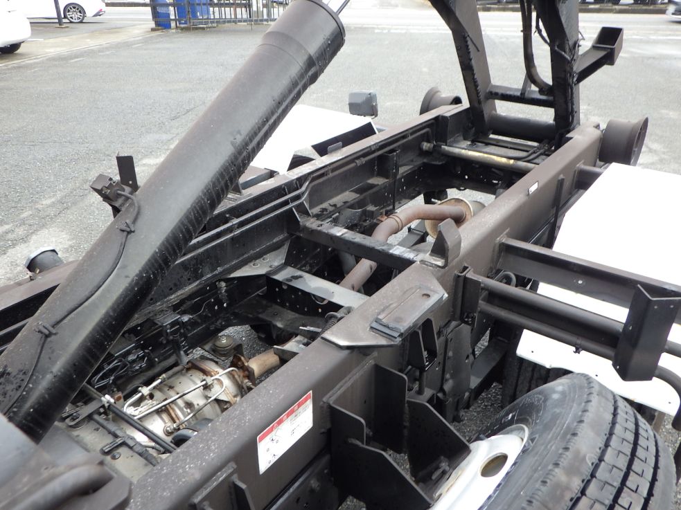 シャーシの状態です。|いすゞ エルフ TKG-NKR85AN(2WD)の写真7