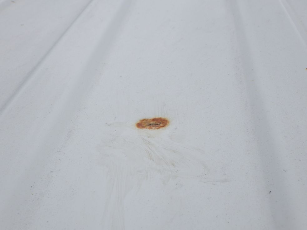 ルーフにサビ・軽いヘコミがあります。|いすゞ エルフ TKG-NKR85AN(2WD)の写真23