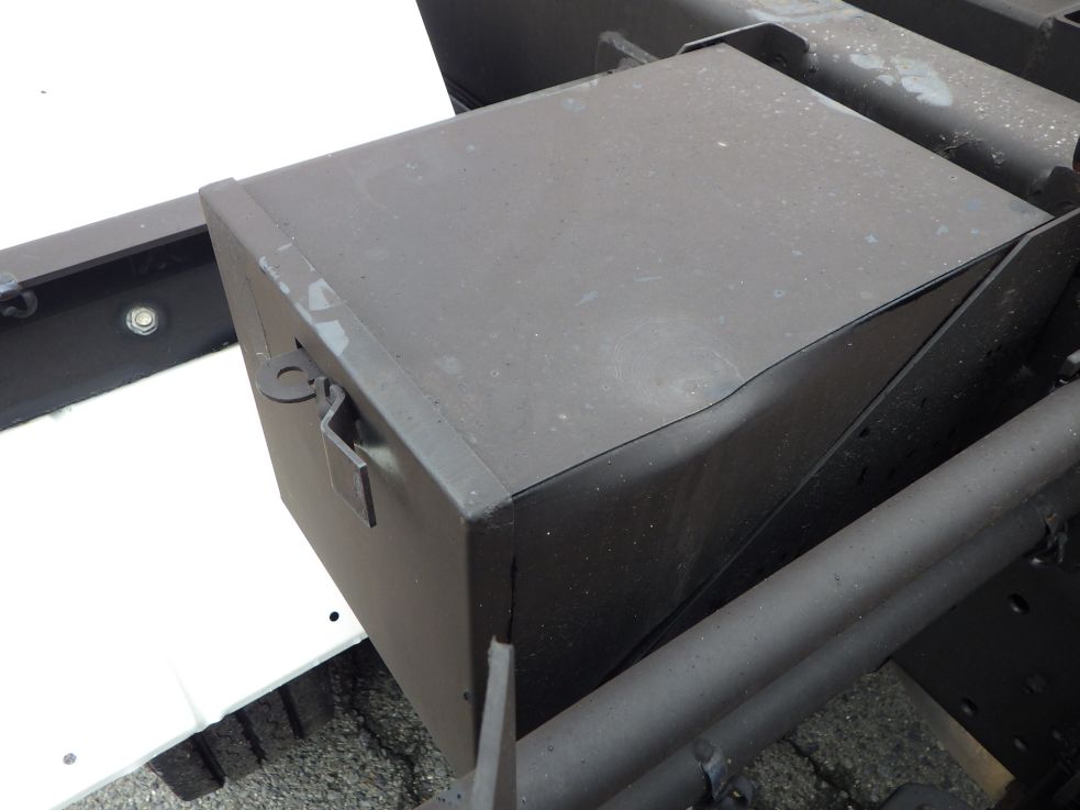 工具箱にヘコミがあります。|いすゞ エルフ TKG-NKR85AN(2WD)の写真25