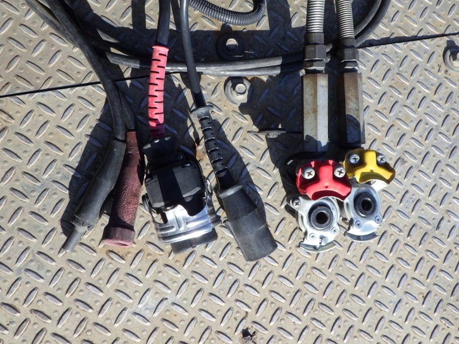 接続コネクターの状態です。|日野 プロフィア QPG-SH1EDDGの写真10