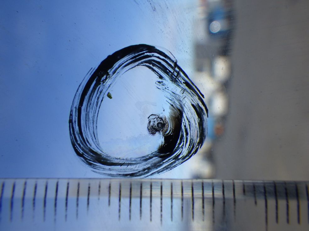 フロントガラスに飛び石キズがあります。|日野 プロフィア QPG-SH1EDDGの写真14