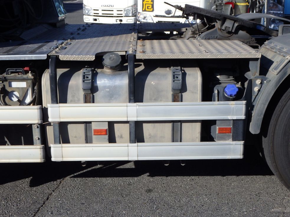 燃料タンクは３９０Lです。|日野 プロフィア QPG-SH1EDDGの写真15