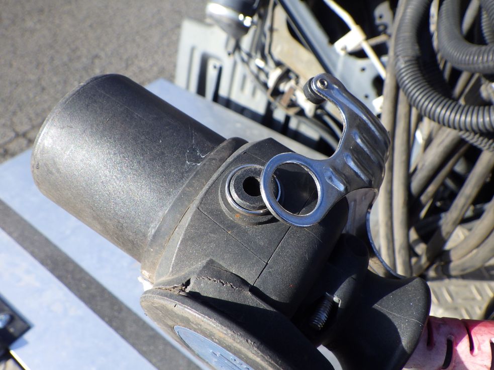 ABSコネクターロックが欠損しています。|日野 プロフィア QPG-SH1EDDGの写真28