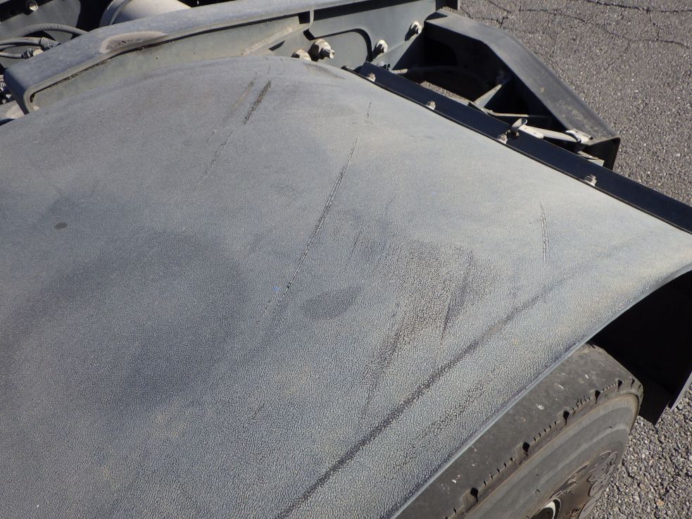 左右のリヤフェンダー上部にスレがあります。|日野 プロフィア QPG-SH1EDDGの写真29