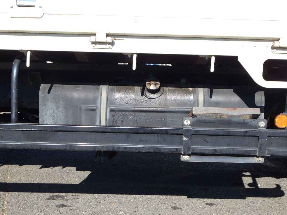 燃料タンクは100Lです。|日野 デュトロ TKG-XZU710M(2WD)の写真12