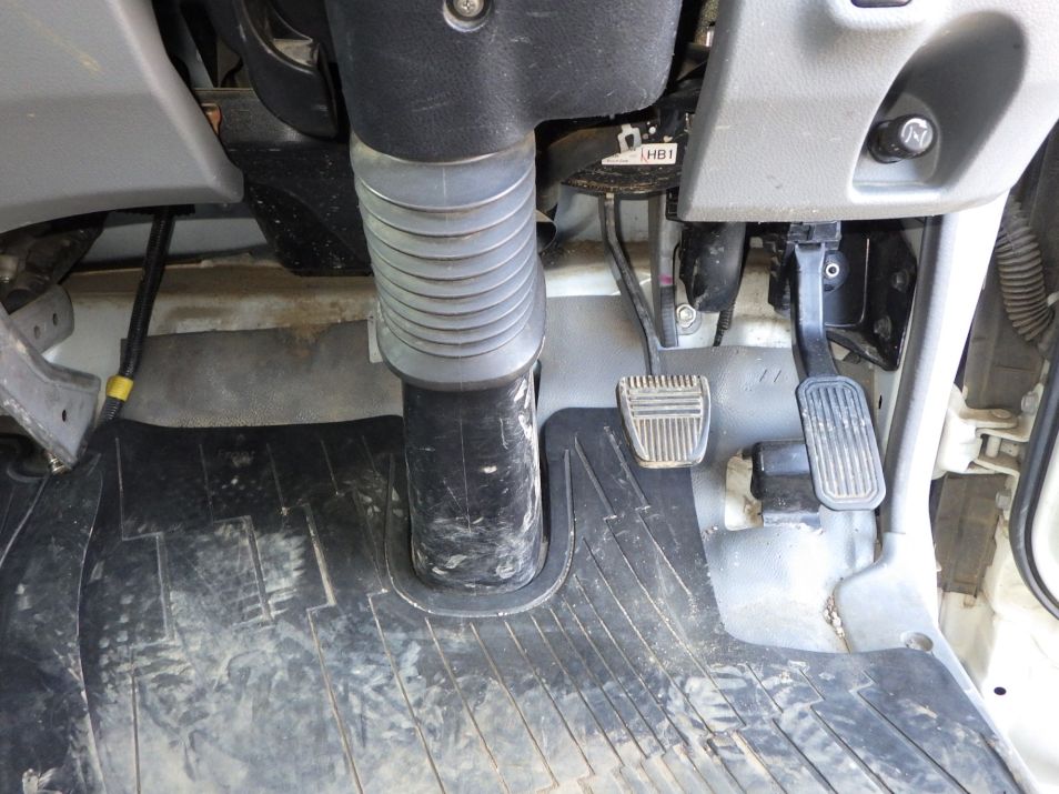 2ペダルです。|日野 デュトロ TKG-XZU710M(2WD)の写真14