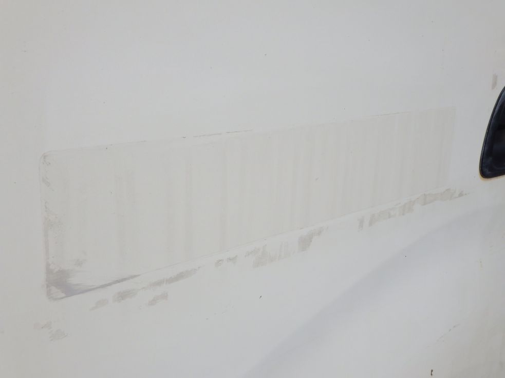 助手席側ドアに看板跡があります。(運転席側にもあります)|日野 デュトロ TKG-XZU710M(2WD)の写真18