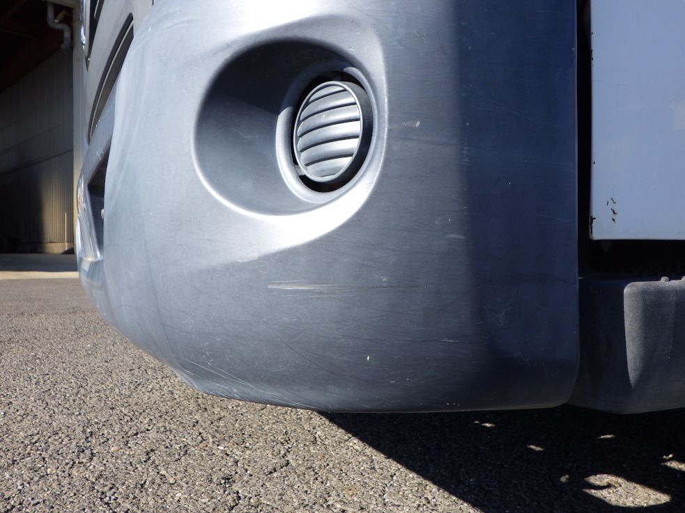 フロントバンパーの助手席側にスレがあります。|日野 デュトロ TKG-XZU710M(2WD)の写真21