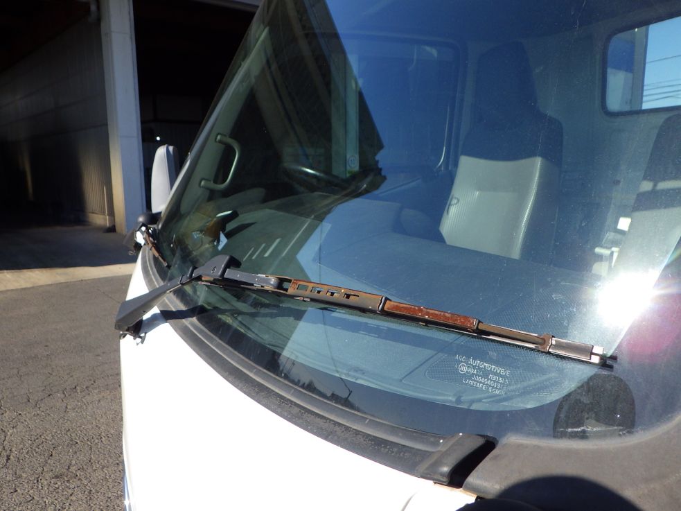 ワイパーブレードにサビがあります。|日野 デュトロ TKG-XZU710M(2WD)の写真23