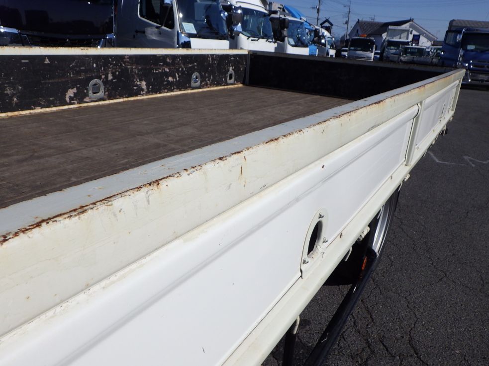 助手席側アオリにキズ・ヘコミ・軽い曲がりがあります。|日野 デュトロ TKG-XZU710M(2WD)の写真25