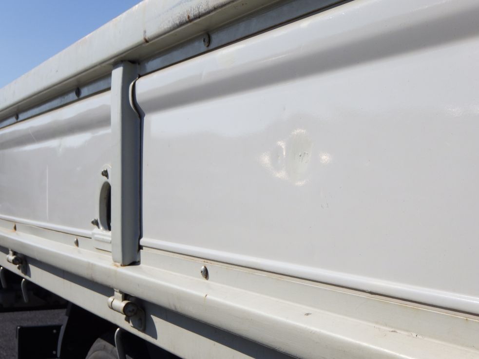 運転席側アオリにキズ・サビ・曲がりがあります。|日野 デュトロ TKG-XZU710M(2WD)の写真26