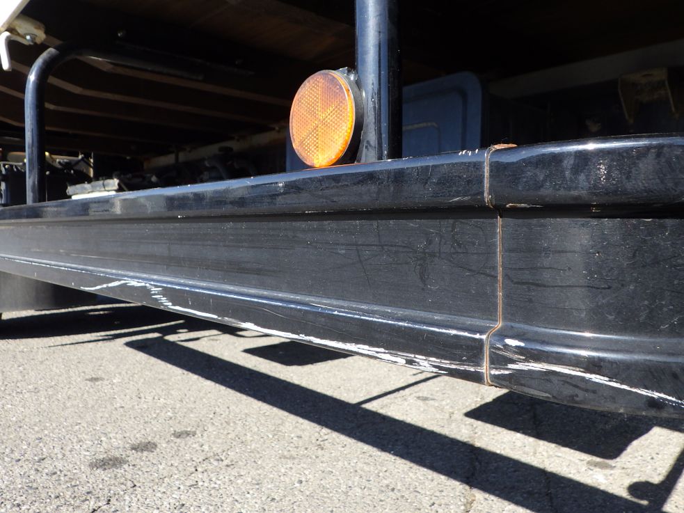 左右のサイドバンパーにスレがあります。|日野 デュトロ TKG-XZU710M(2WD)の写真29