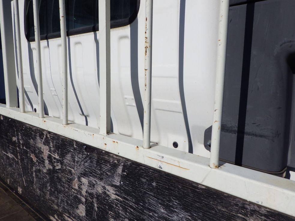 トリイ裏側キズ・サビがあります。|日野 デュトロ TKG-XZU710M(2WD)の写真30