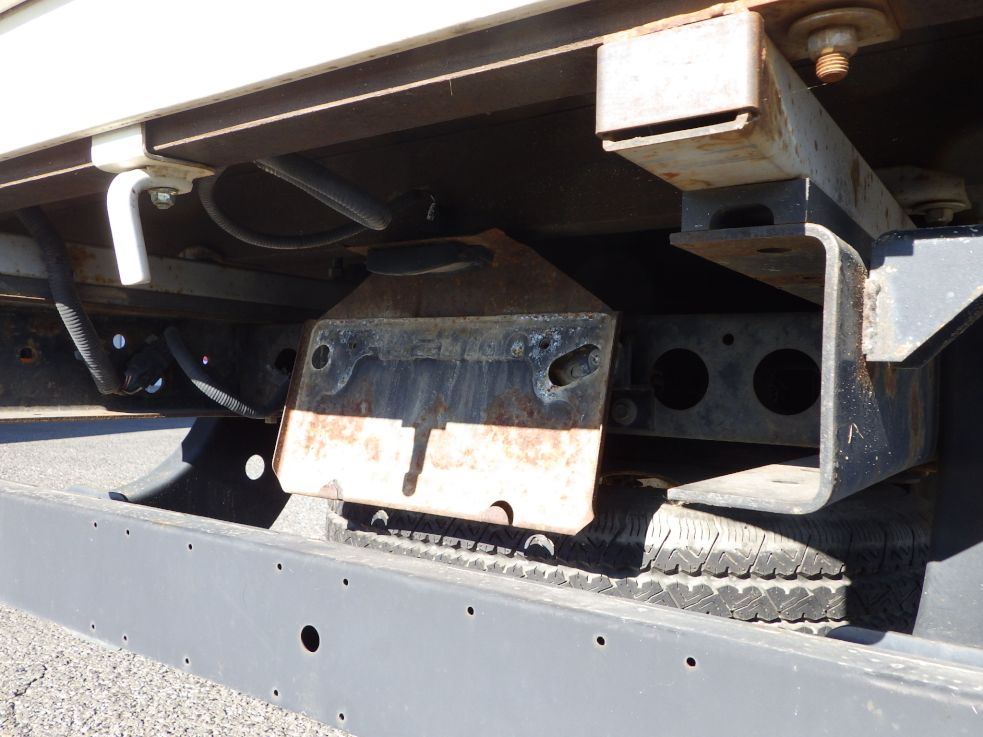 ナンバー周りにサビがあります。|日野 デュトロ TKG-XZU710M(2WD)の写真32