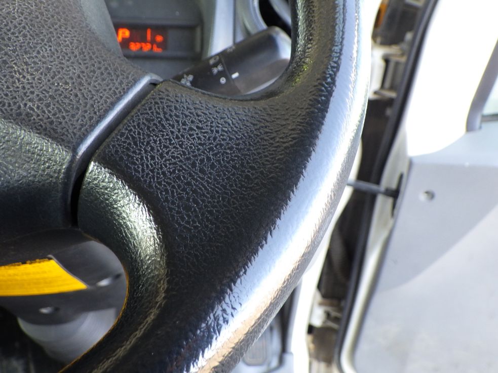 ハンドルにスレがあります。|日野 デュトロ TKG-XZU710M(2WD)の写真34