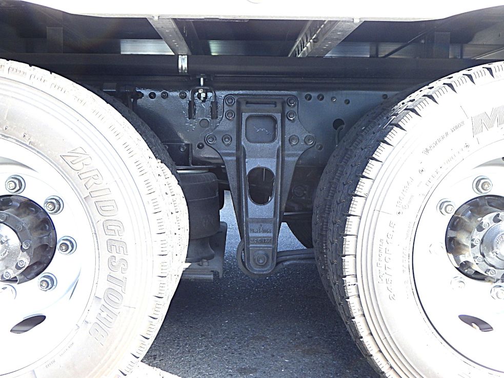 タイヤ間の状態です。(エアサスです)|三菱 スーパーグレート 2PG-FS74HZの写真5