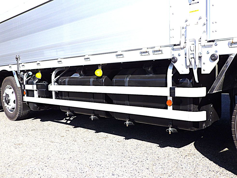 燃料タンクは300LX300Lです。|三菱 スーパーグレート 2PG-FS74HZの写真22