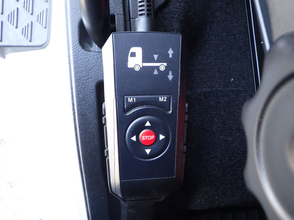 エアサスのコントローラーです。|三菱 スーパーグレート 2PG-FS74HZの写真24