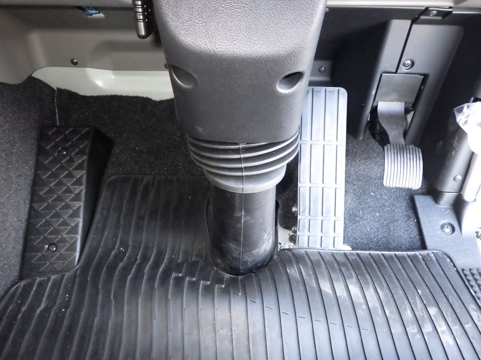 2ペダルです。|三菱 スーパーグレート 2PG-FS74HZの写真26