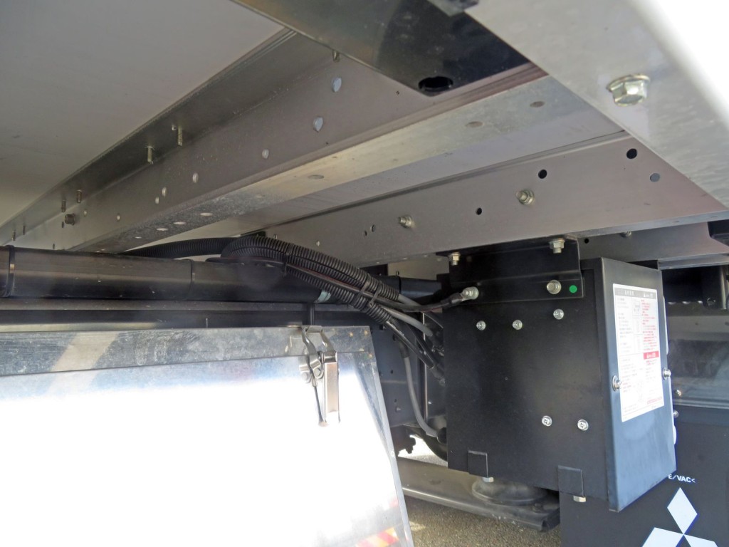 シャーシとネタの状態です。（縦ネタは鉄製・横ネタはアルミ製です）|三菱 スーパーグレート 2PG-FS74HZの写真7