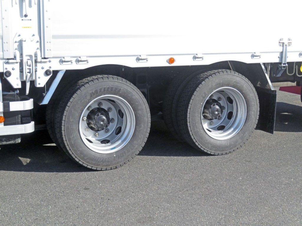 リアフェンダーはステンレス製です。|三菱 スーパーグレート 2PG-FS74HZの写真11