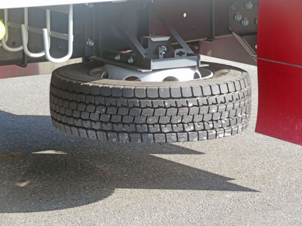 スペアタイヤ付きです。|三菱 スーパーグレート 2PG-FS74HZの写真12