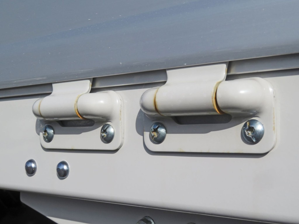 丁番に少し置きサビがあります。|三菱 スーパーグレート 2PG-FS74HZの写真16