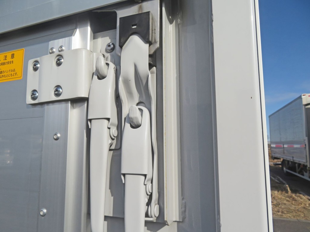 ウイングロック・あおりロックに少し置きサビがあります。|三菱 スーパーグレート 2PG-FS74HZの写真17