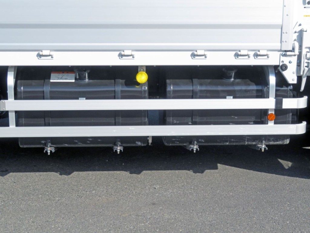 燃料タンクは200Lが2つ付いています。|三菱 スーパーグレート 2PG-FS74HZの写真19